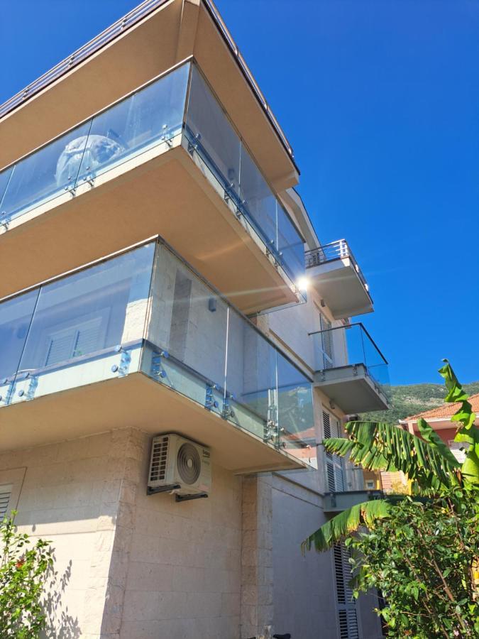 Apartments With Sea View In Prcanj كوتور المظهر الخارجي الصورة