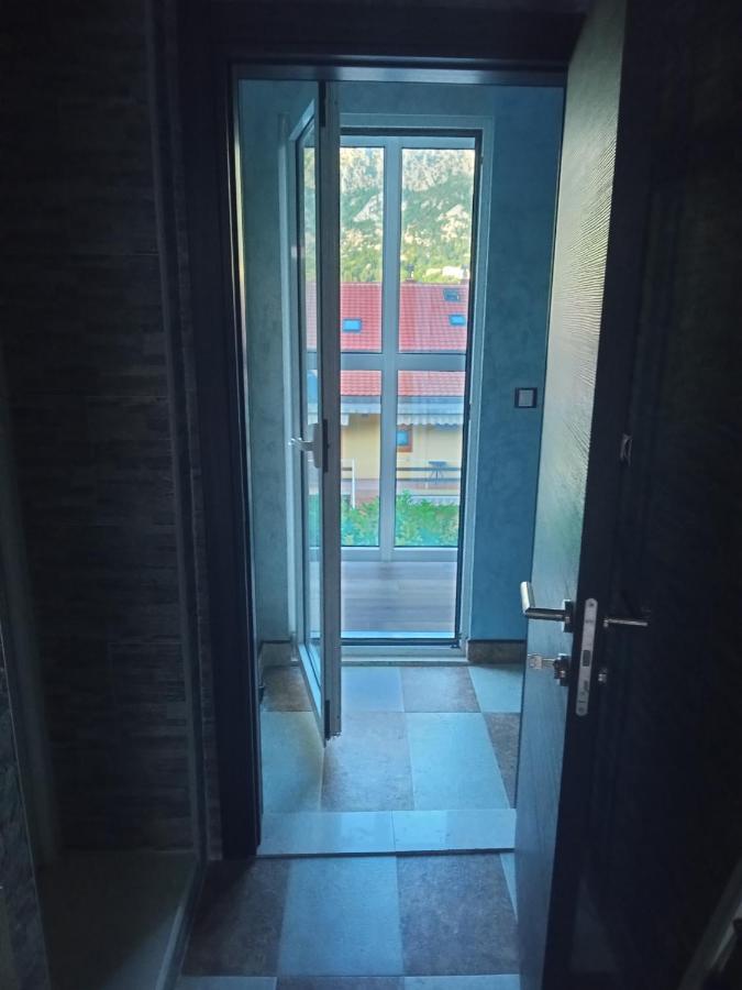 Apartments With Sea View In Prcanj كوتور المظهر الخارجي الصورة