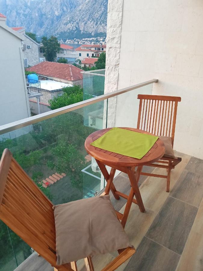 Apartments With Sea View In Prcanj كوتور المظهر الخارجي الصورة