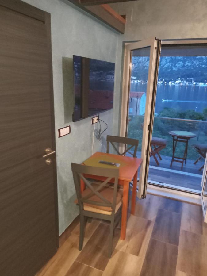 Apartments With Sea View In Prcanj كوتور الغرفة الصورة